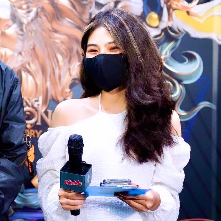 Rookie female MC Esports village: `Just holding the mic, I'm already happy!` 2