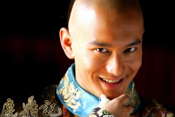 Why in the last years of his career did Kim Dung create a main character who is a scoundrel like Vi Tieu Bao? 2